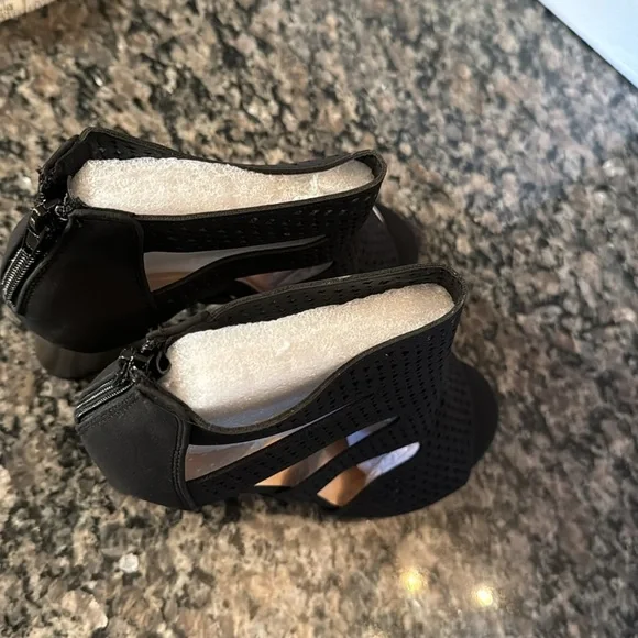 XOXO black Beamer peep toe bootie NIB 8.5 - Picture 8 of 10